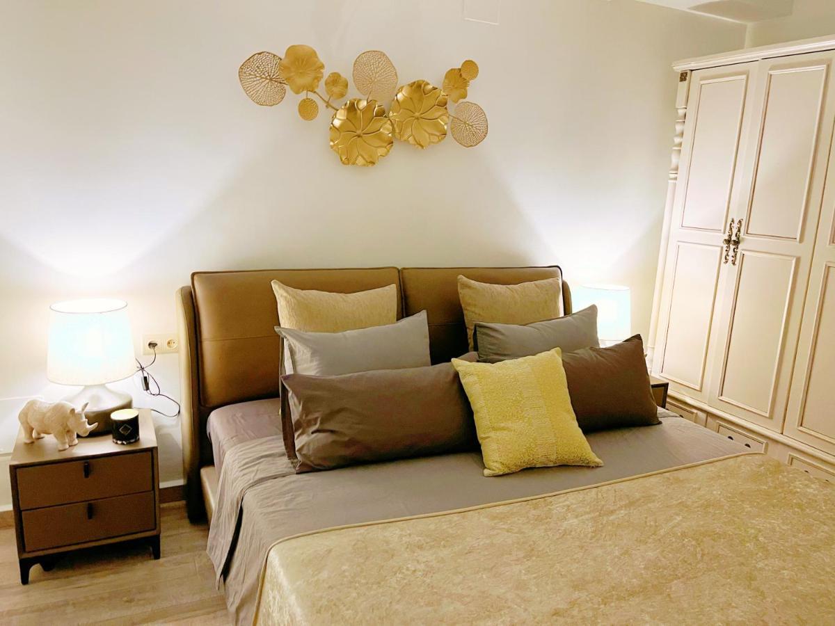 Cheerful Townhouse Center Sitges 5 Bedrooms Pool And Terrace Exterior photo